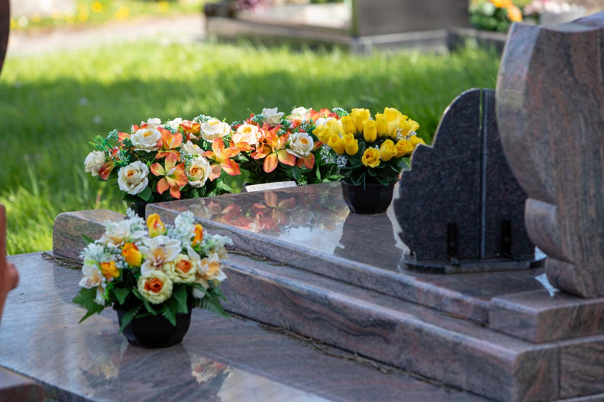How to Plan a Companion Grave Monument for a Family Plot