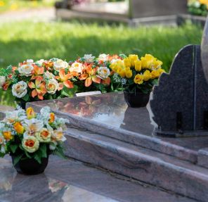 How to Plan a Companion Grave Monument for a Family Plot